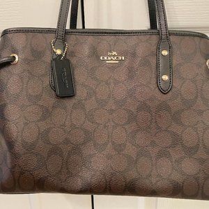 Coach tote, barely used, Great purse!